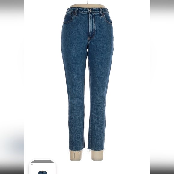 Abercrombie and Fitch The Skinny High Rise jean - Picture 7 of 9